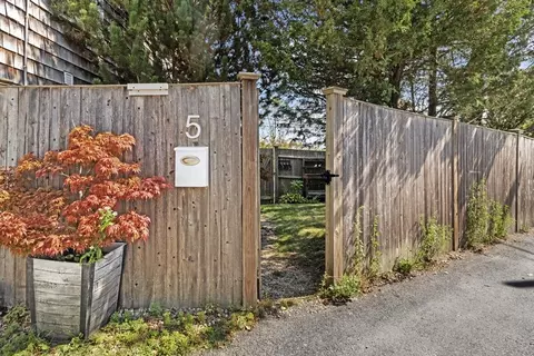 5 Wise Pl, Gloucester, MA 01930