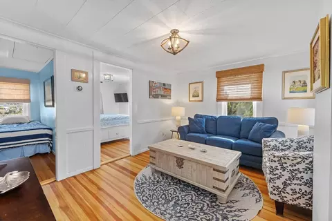 Living - 5 Wise Pl, Gloucester, MA 01930 photo 3 of 3