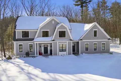 82 Chestnut Ln, Carlisle, MA 01741