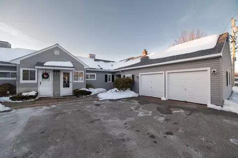 70 Greenwood Ter #70, Chicopee, MA 01022