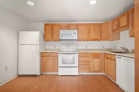 Kitchen - 2 Ocean Ave #2K, Gloucester, MA 01930 photo 5 of 6