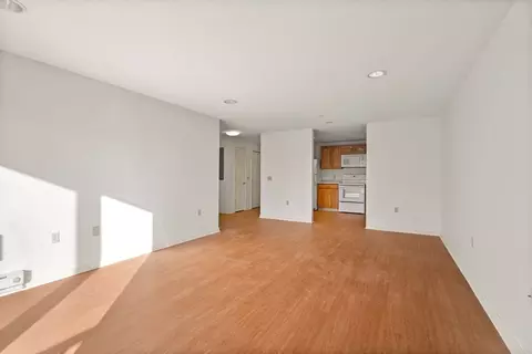 Living - 2 Ocean Ave #2K, Gloucester, MA 01930 photo 6 of 7