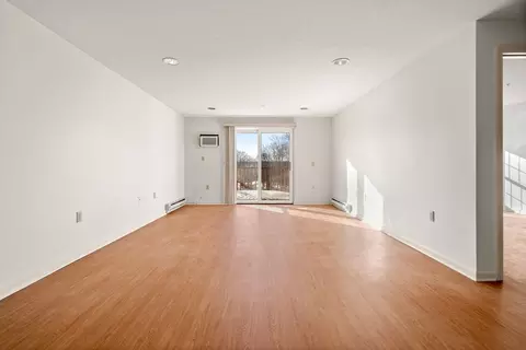 Living - 2 Ocean Ave #2K, Gloucester, MA 01930 photo 3 of 7