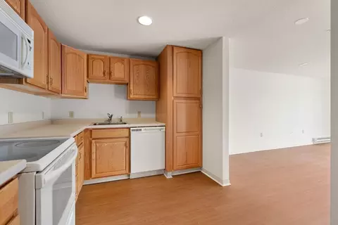 Kitchen - 2 Ocean Ave #2K, Gloucester, MA 01930 photo 4 of 6