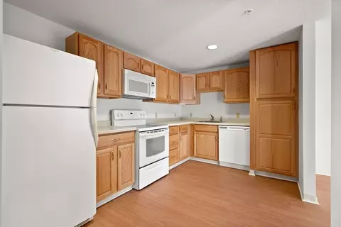 Kitchen - 2 Ocean Ave #2K, Gloucester, MA 01930 photo 2 of 6