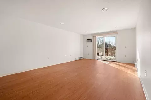 Living - 2 Ocean Ave #2K, Gloucester, MA 01930 photo 2 of 7