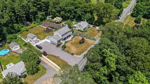489 Main St, Acushnet, MA 02743 photo 2