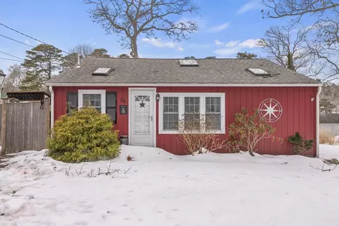 24 East Rd, Mashpee, MA 02649