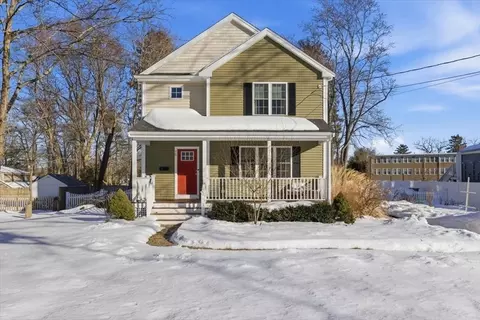 75 Oak St, Middleboro, MA 02346