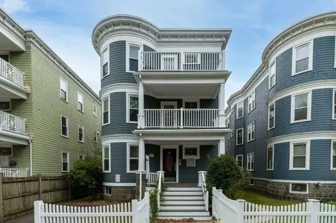 25 Pleasant St, Boston, MA 02125