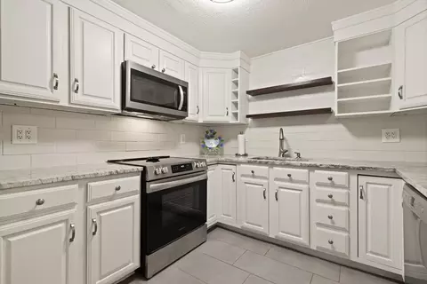 42 Second Ave #20, North Attleboro, MA 02760