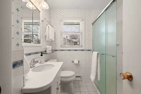Bath - 2 Iroquois Rd, Danvers, MA 01923 photo 1 of 2