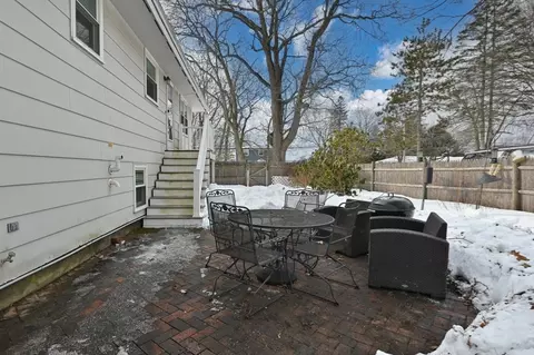 Exterior - 2 Iroquois Rd, Danvers, MA 01923 photo 6 of 9