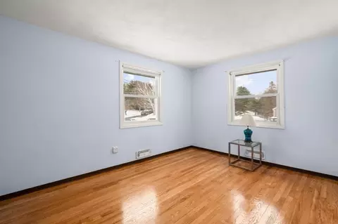 Bedroom - 2 Iroquois Rd, Danvers, MA 01923 photo 3 of 6