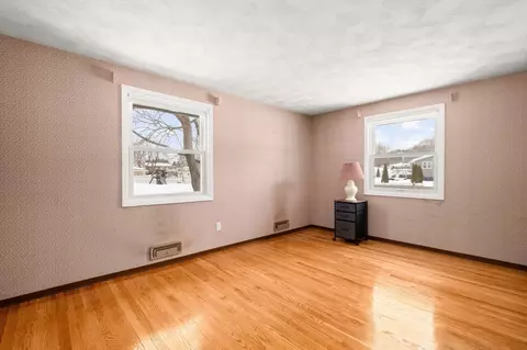 Bedroom - 2 Iroquois Rd, Danvers, MA 01923 photo 1 of 6
