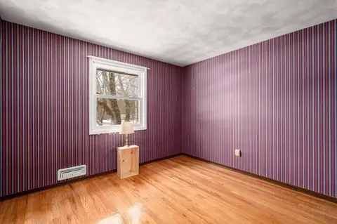 Bedroom - 2 Iroquois Rd, Danvers, MA 01923 photo 5 of 6