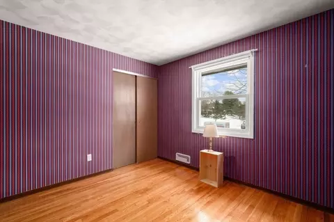 Bedroom - 2 Iroquois Rd, Danvers, MA 01923 photo 6 of 6