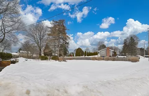 Exterior - 2 Iroquois Rd, Danvers, MA 01923 photo 8 of 9