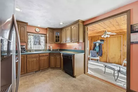 46 Hadley St, Springfield, MA 01118 photo 16