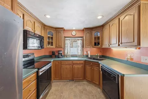 46 Hadley St, Springfield, MA 01118 photo 17