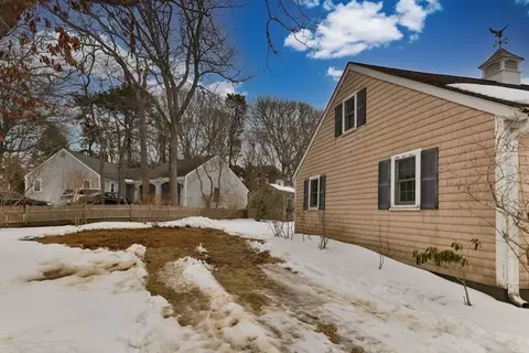 Exterior - 140 Sixth Ave, Hyannis, MA 02601 photo 3 of 6