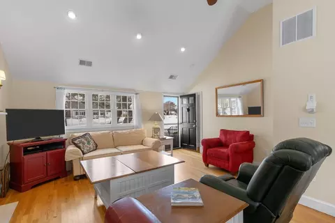 Living - 140 Sixth Ave, Hyannis, MA 02601 photo 4 of 4
