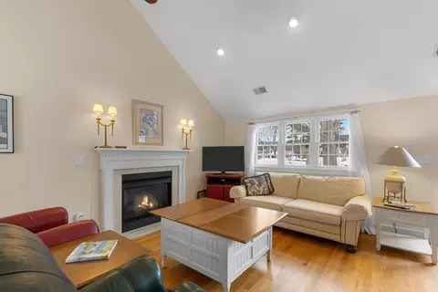Living - 140 Sixth Ave, Hyannis, MA 02601 photo 2 of 4