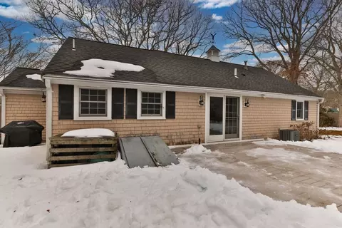 Exterior - 140 Sixth Ave, Hyannis, MA 02601 photo 5 of 6