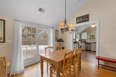 Dining - 140 Sixth Ave, Hyannis, MA 02601 photo 1 of 2