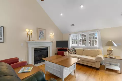 Living - 140 Sixth Ave, Hyannis, MA 02601 photo 3 of 4