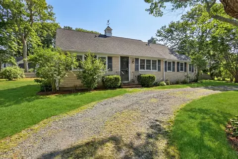 Exterior - 140 Sixth Ave, Hyannis, MA 02601 photo 2 of 6