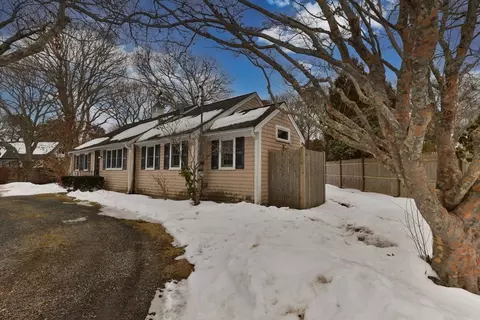 140 Sixth Ave, Hyannis, MA 02601