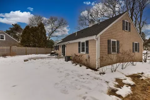 Exterior - 140 Sixth Ave, Hyannis, MA 02601 photo 4 of 6