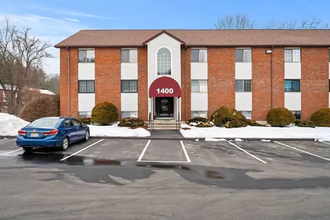 1400 Skyline Dr #6, Lowell, MA 01854