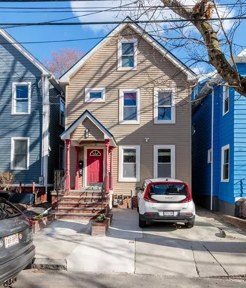 34 Elmwood St #2, Somerville, MA 02144