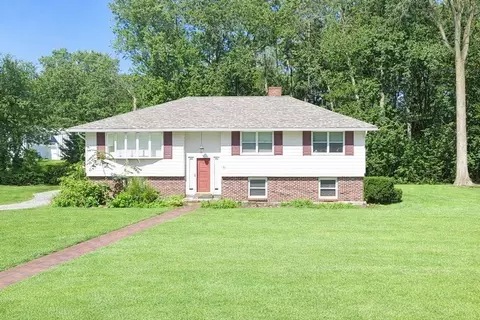 11 Rennie Dr, Andover, MA 01810