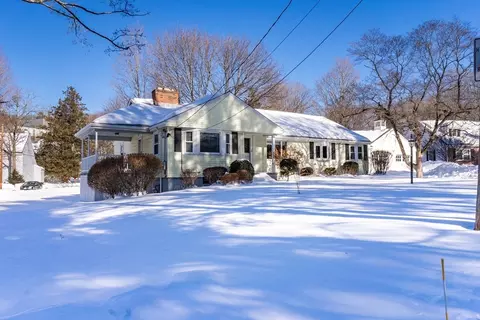 12 Curve St, Waltham, MA 02452