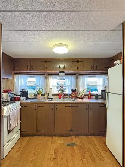 9 King Dr, Wareham, MA 02576 photo 6