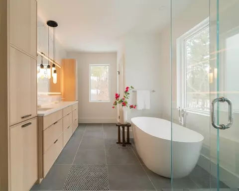 Bath - 365 Charles River St, Needham, MA 02492 photo 4 of 4