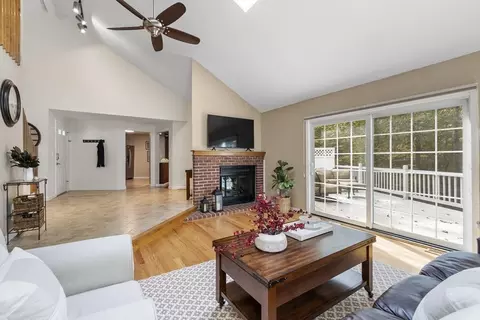 18 Pilgrim Dr # B, Westford, MA 01886