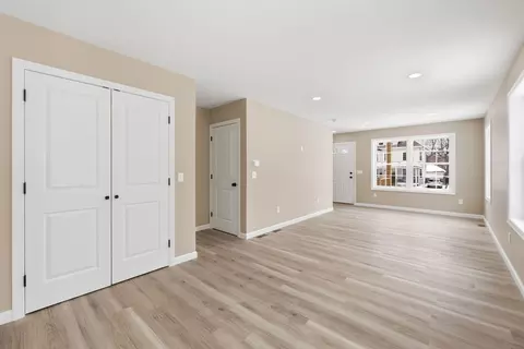 Living - 43-45 Leyfred Ter, Springfield, MA 01108 photo 5 of 8