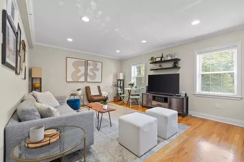 27-29 Commonwealth Ave #9, Chestnut Hill, MA 02467