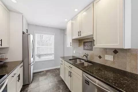 18 Devlin Dr, Chicopee, MA 01020 photo 11