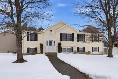 18 Devlin Dr, Chicopee, MA 01020 photo 2