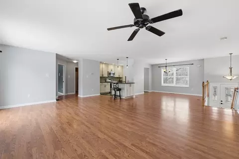 18 Devlin Dr, Chicopee, MA 01020 photo 3
