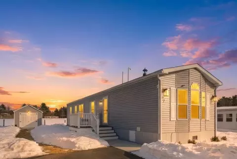 7 1st Ave, Westfield, MA 01085
