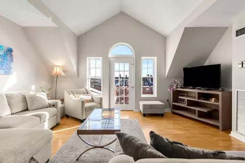 11 Church St #703, Salem, MA 01970