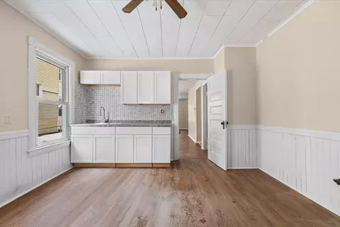 Entry Way - 189-191 Northampton Ave, Springfield, MA 01109 photo 2 of 8