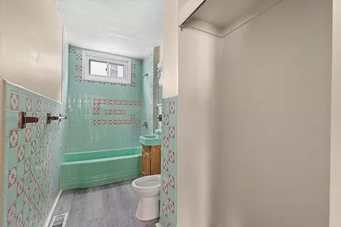 Bath - 189-191 Northampton Ave, Springfield, MA 01109 photo 1 of 4