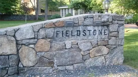 7 Fieldstone Dr #7, Upton, MA 01568